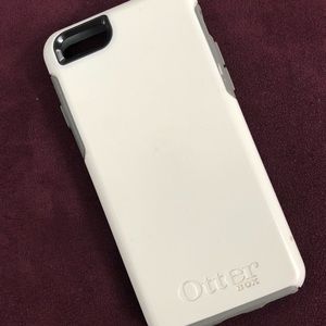 White Otter Box Case for iPhone 6/6s